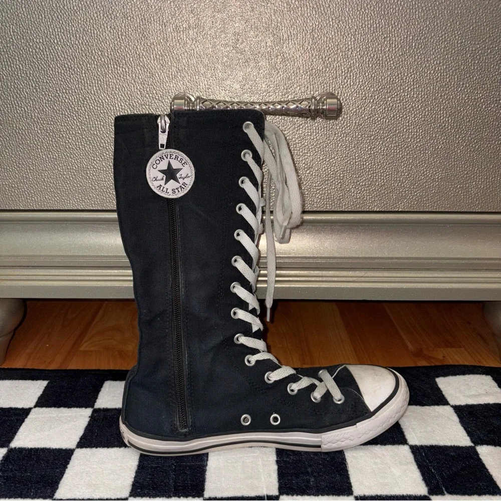 Converse kids knee